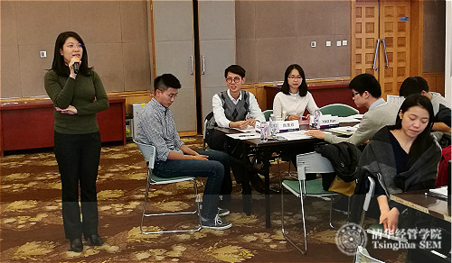 1482828769784076471.jpg 5-嘉賓為金融碩北京班同學點評簡曆修改_meitu_5.jpg
