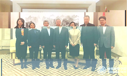 01中國駐韓大使邱國洪會見清華經管學院院長白重恩一行_meitu_8.jpg
