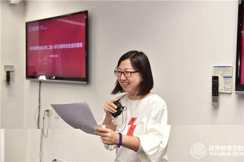 教方興老師主持此次校友返校活動.jpg