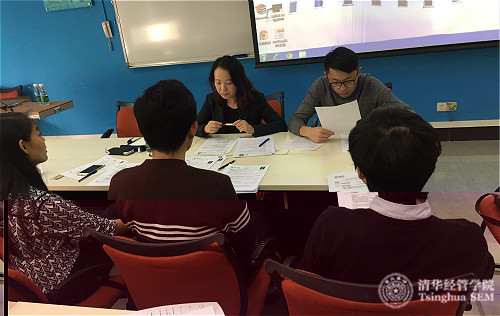 6-CDC老師與企業嘉賓為金融碩深圳班同學們做分組模拟面試_meitu_6.jpg