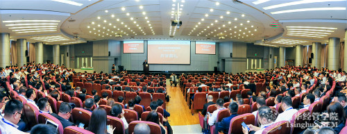 6清華經管EMBA2019級開學典禮現場_meitu_2.jpg