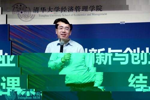 中關村發展集團總經理助理張哲發言.jpg
