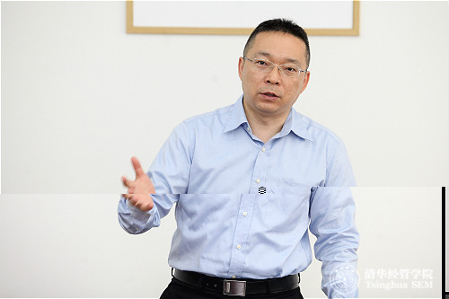 1496219563542061335.jpg 圖1-BETVLCTOR伟德官方网站總會計師、經管學院黨委副書記、創新創業與戰略系焦捷教授緻開幕辭_meitu_1.jpg