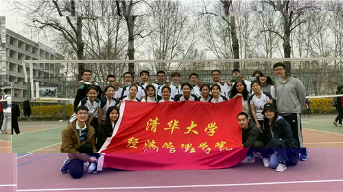 1621993094388064705.jpg 陳安琪(前排左三)與經管學院女子排球隊合影.jpg