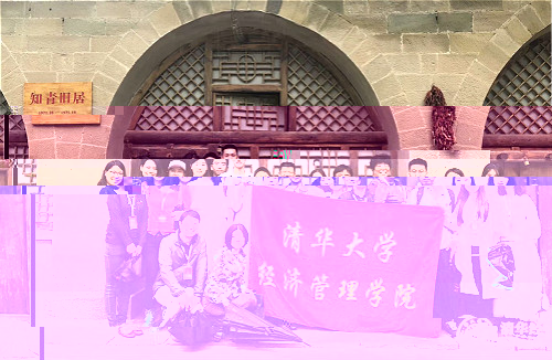 1531980060647003394.jpg 學院師生在梁家河知青舊居合影_meitu_1.jpg