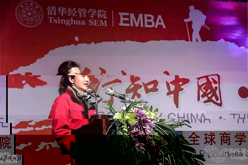 清華經管EMBA教育中心常務副主任、學院合作發展辦公室主任賈莉老師在開營儀式上緻辭_meitu_4.jpg